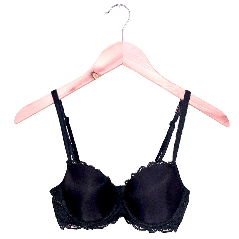 Victoria’s Secret lightly lined lace trim bra 32D